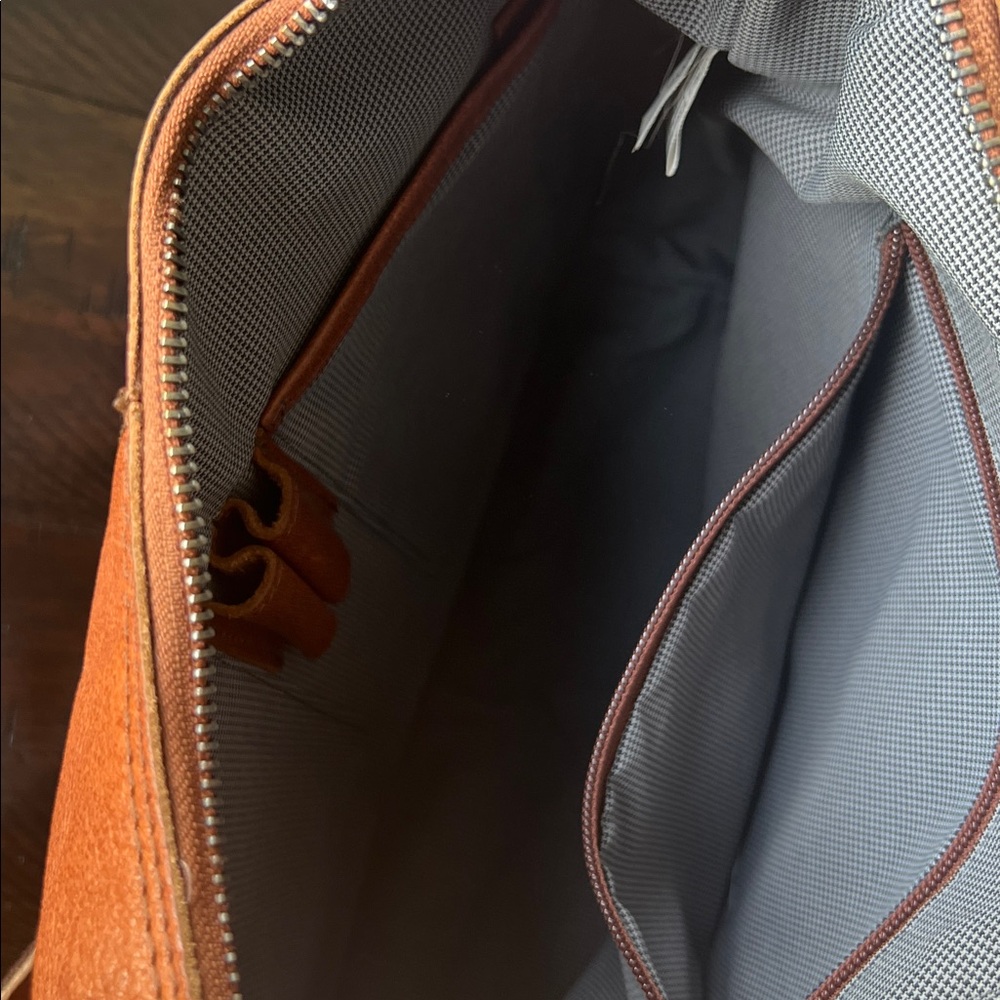 Spikes & Sparrow Leather Crossbody Bag - Picture 5 of 9